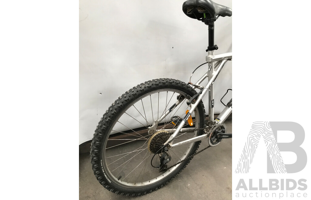 GT Avalanche 2.0 24-Speed Mountain Bike