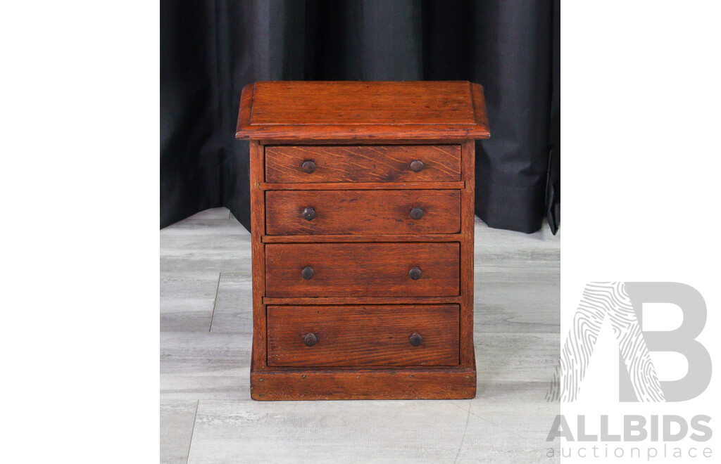 Victorian Oak Apprentis Chest