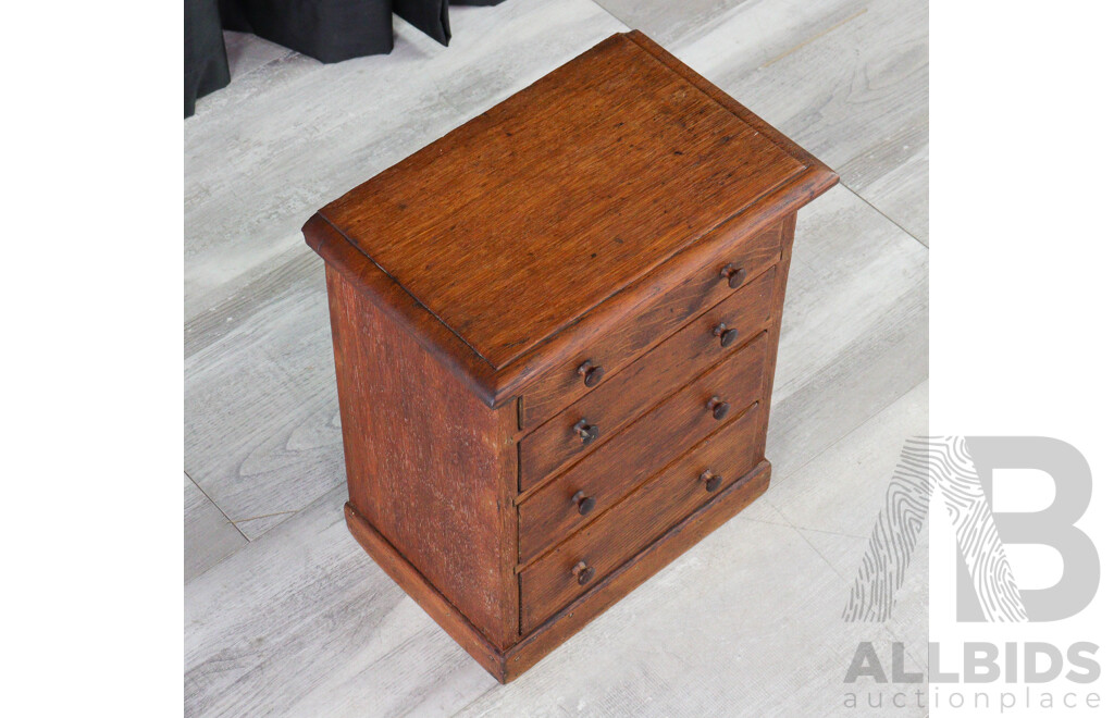 Victorian Oak Apprentis Chest