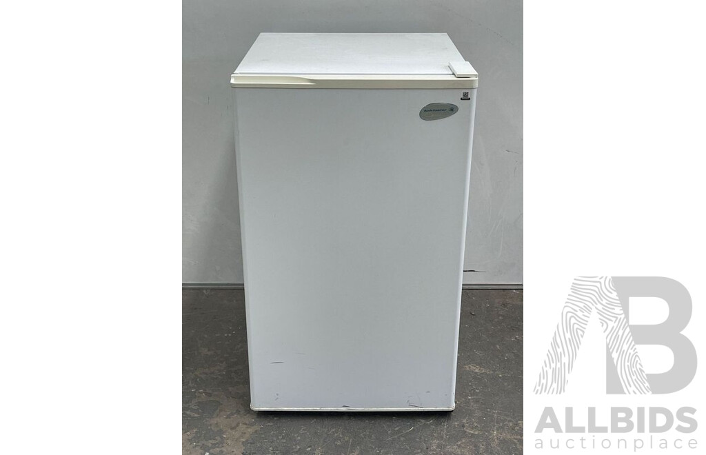 Kelvinator 140 Ltr Bar Fridge