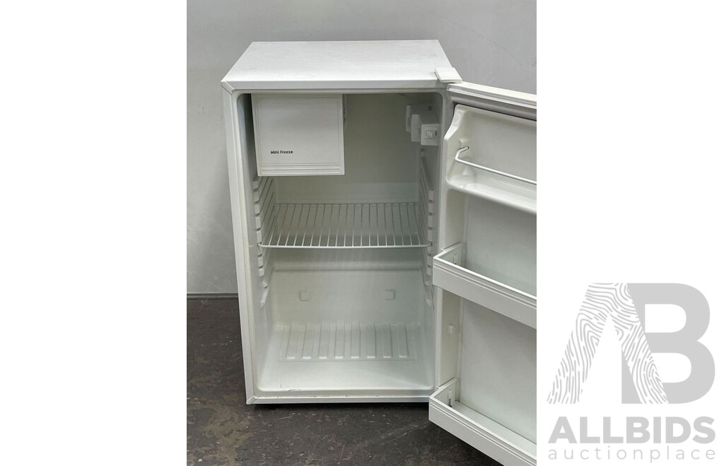 Kelvinator 140 Ltr Bar Fridge