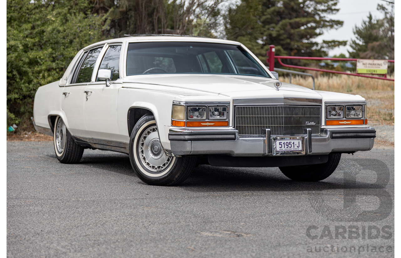 01/1988 Cadillac Fleetwood Brougham dÉlegance 4d Sedan White V8 5.0L - Import 08/1997