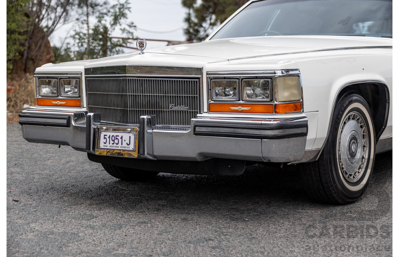 01/1988 Cadillac Fleetwood Brougham dÉlegance 4d Sedan White V8 5.0L - Import 08/1997