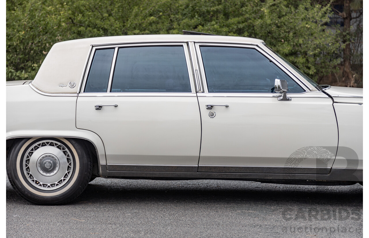 01/1988 Cadillac Fleetwood Brougham dÉlegance 4d Sedan White V8 5.0L - Import 08/1997