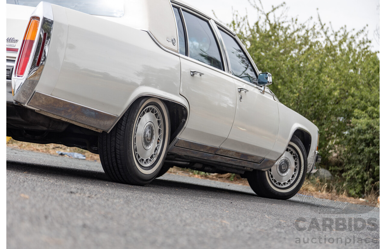 01/1988 Cadillac Fleetwood Brougham dÉlegance 4d Sedan White V8 5.0L - Import 08/1997