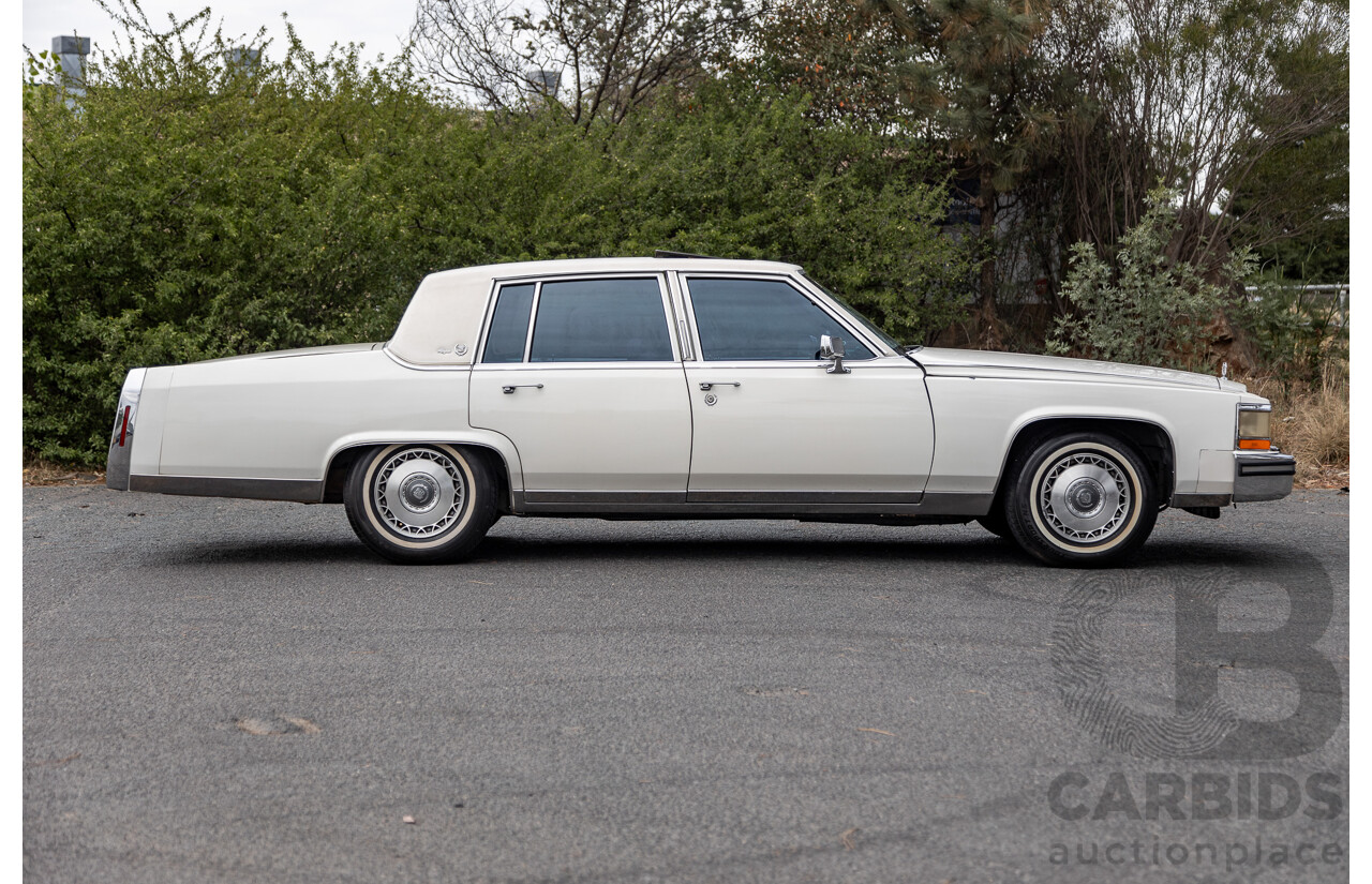 01/1988 Cadillac Fleetwood Brougham dÉlegance 4d Sedan White V8 5.0L - Import 08/1997