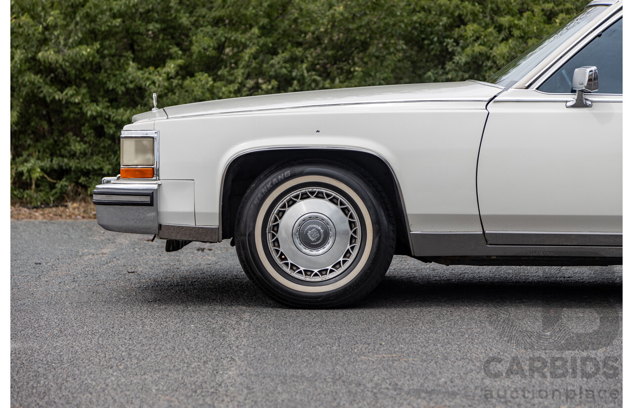 01/1988 Cadillac Fleetwood Brougham dÉlegance 4d Sedan White V8 5.0L - Import 08/1997