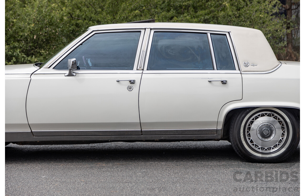 01/1988 Cadillac Fleetwood Brougham dÉlegance 4d Sedan White V8 5.0L - Import 08/1997