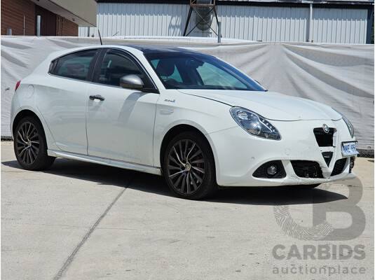 2/2015 Alfa Romeo Giulietta Distinctive QV Line MY15 5d Hatchback White 1.4L