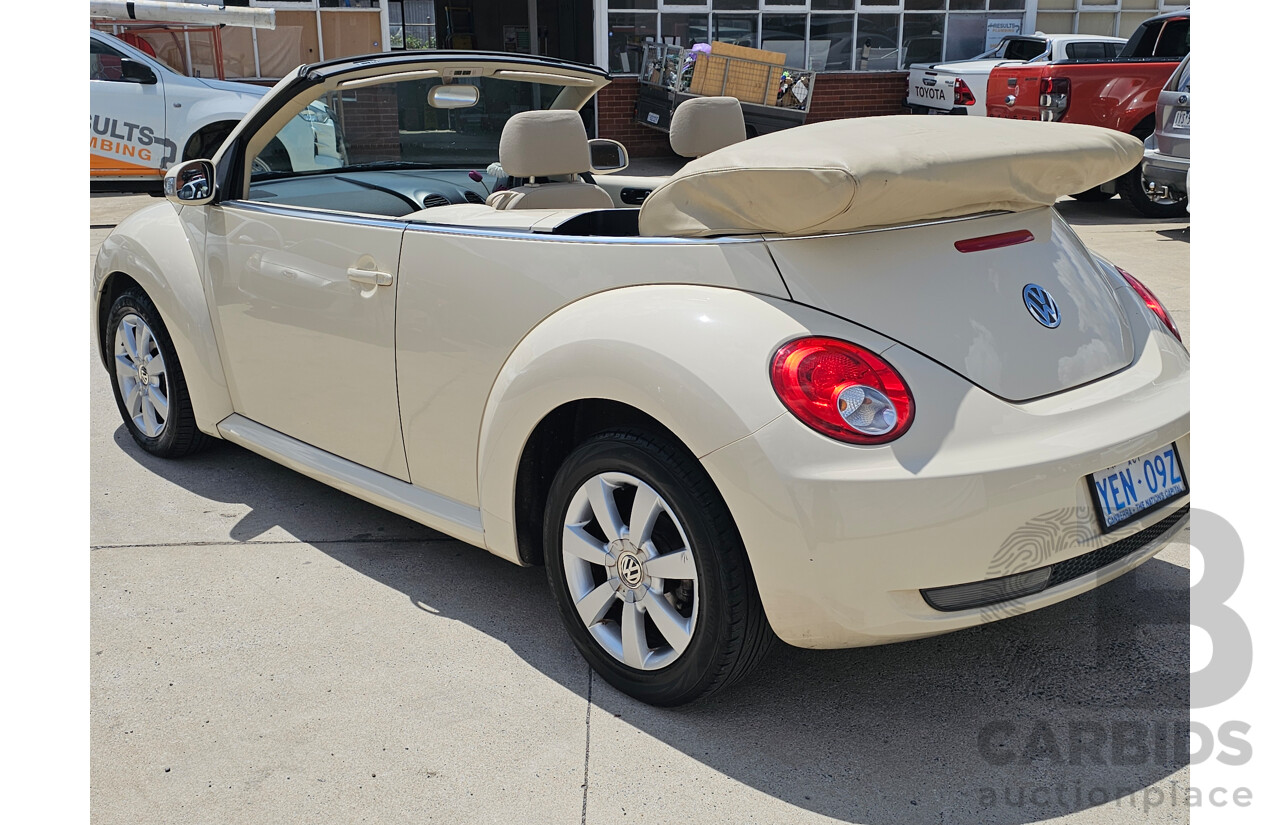 5/2006 Volkswagen Beetle Cabriolet 9C MY06 UPGRADE 2d Cabriolet Cream 2.0L