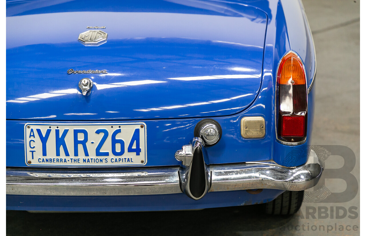 04/1971 M.G MGB Mk2 Roadster 2d Convertible Blue 1.8L