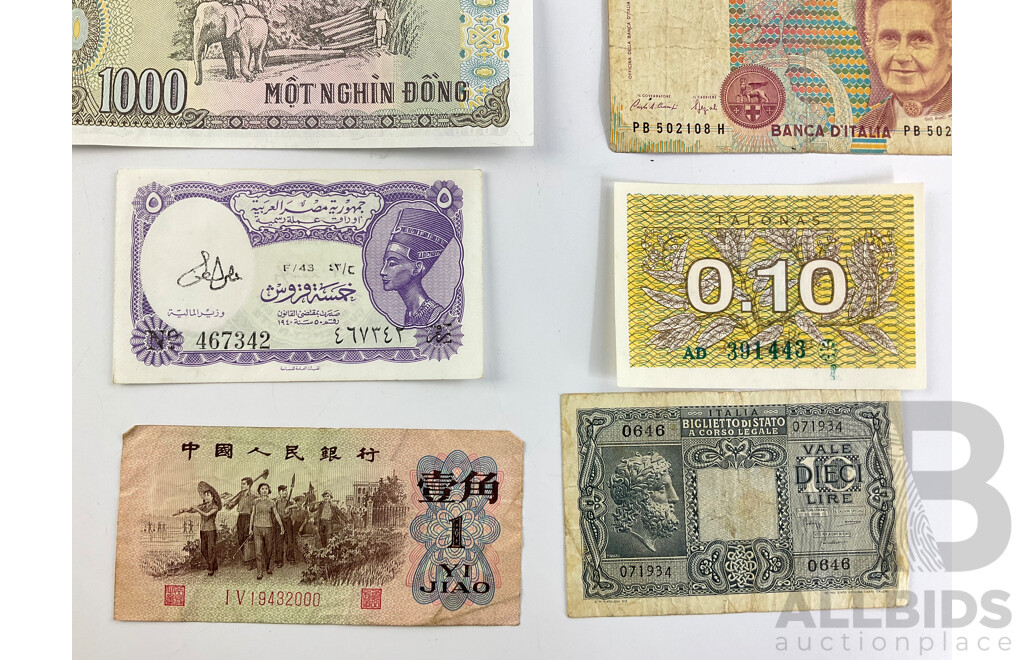 Collection of International Vintage Banknotes Including Guyana, Fiji, Egypt, Brazil, Italy, New Zealand, Ecuador, Thailand, Vietnam