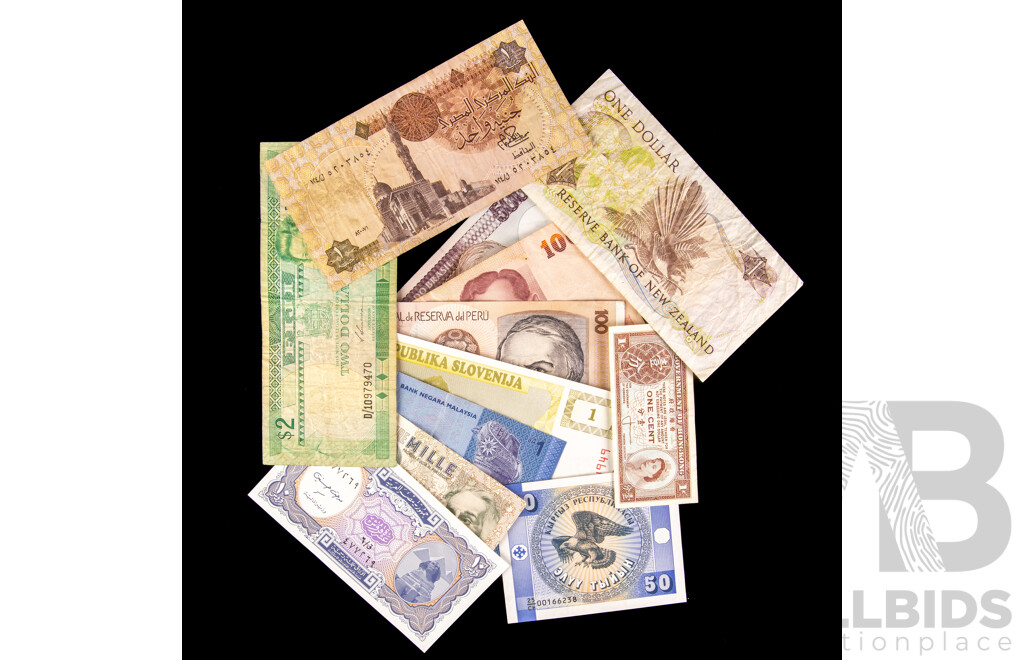 Twelve International Banknotes Including Thailand, Peru, Slovenia, Malaysia, Greece, Kyrgyzstan, Italy, Hong Kong, Fiji, Egypt, New Zealand, Brazil