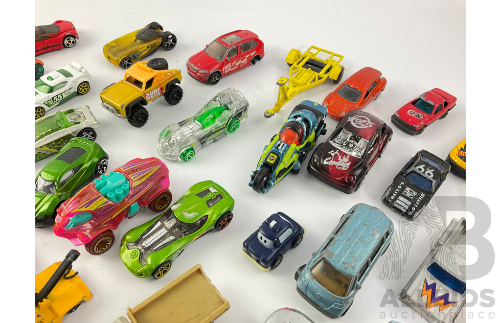 Collection of Diecast Cars Including Matchbox and Hot Wheels