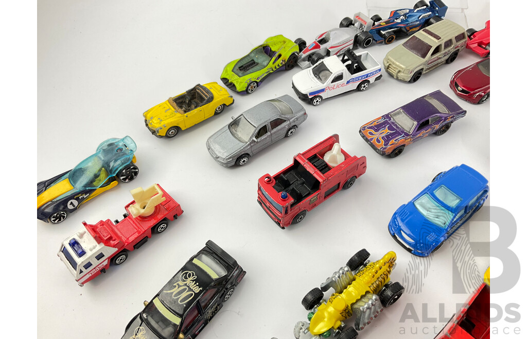 Collection of Diecast Cars Including Matchbox, Hot Wheels and Corgi