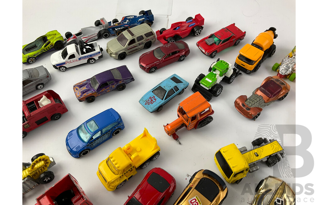 Collection of Diecast Cars Including Matchbox, Hot Wheels and Corgi