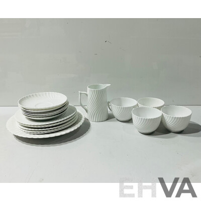 Vintage Englsih Tuscan China 18 Piece Teas Service in Plant Pattern