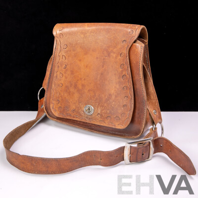 Collection Vintage Handbags Comprising Bambi White Leather, Cream Glomesh, Beige Glomesh Examples, Glomesh Gold Purse and More