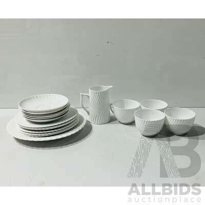 Vintage Englsih Tuscan China 18 Piece Teas Service in Plant Pattern