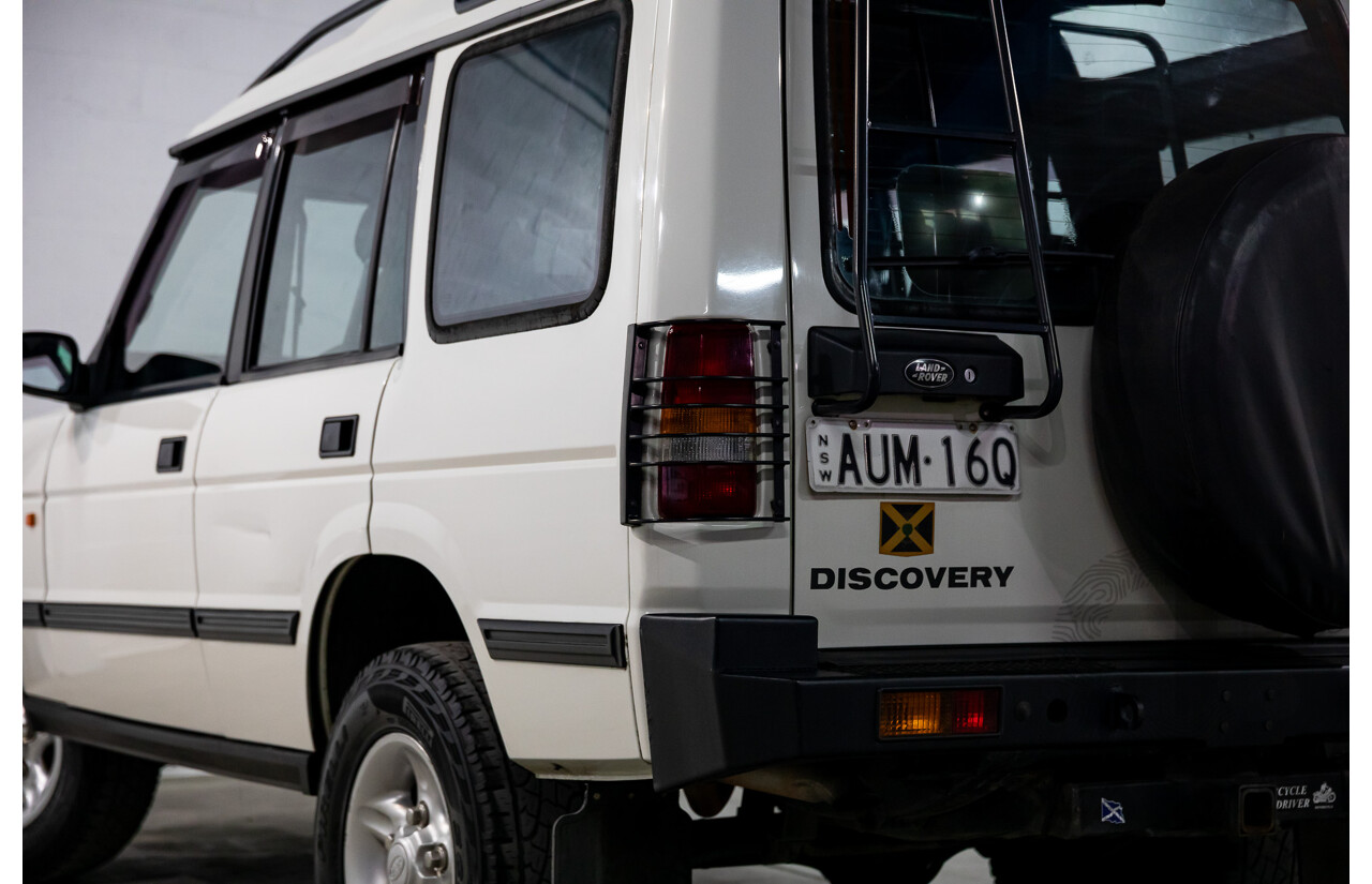 5/1999 Land Rover Discovery SE7 (4x4)  4d Wagon White 4.0L