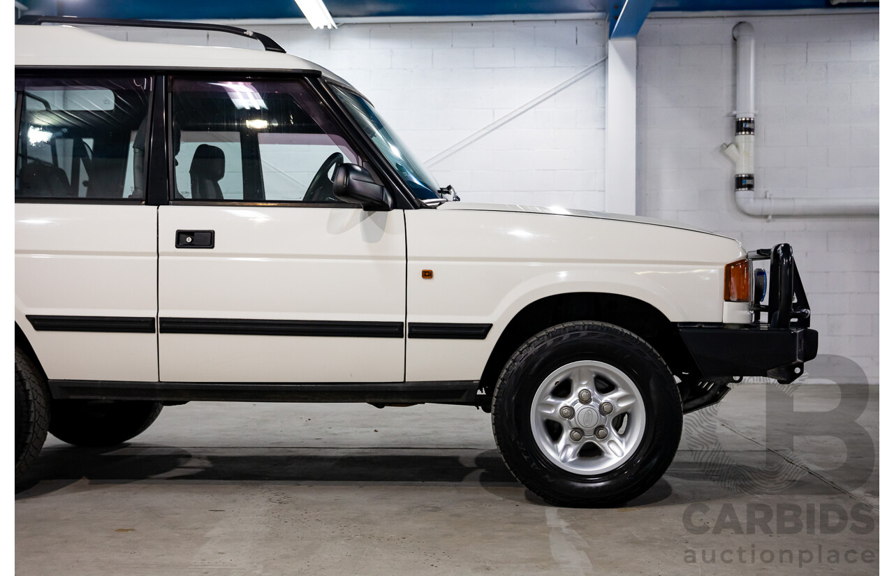 5/1999 Land Rover Discovery SE7 (4x4)  4d Wagon White 4.0L