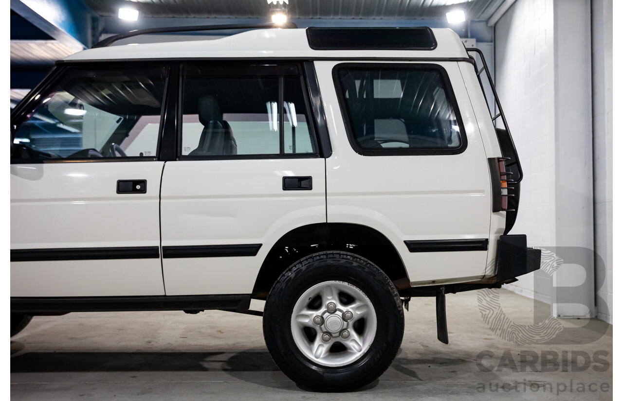 5/1999 Land Rover Discovery SE7 (4x4)  4d Wagon White 4.0L