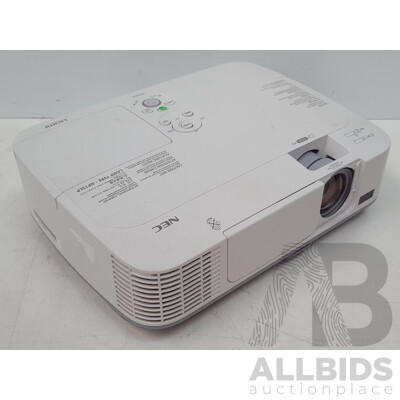 NEC (M260X) XGA 3LCD Projector