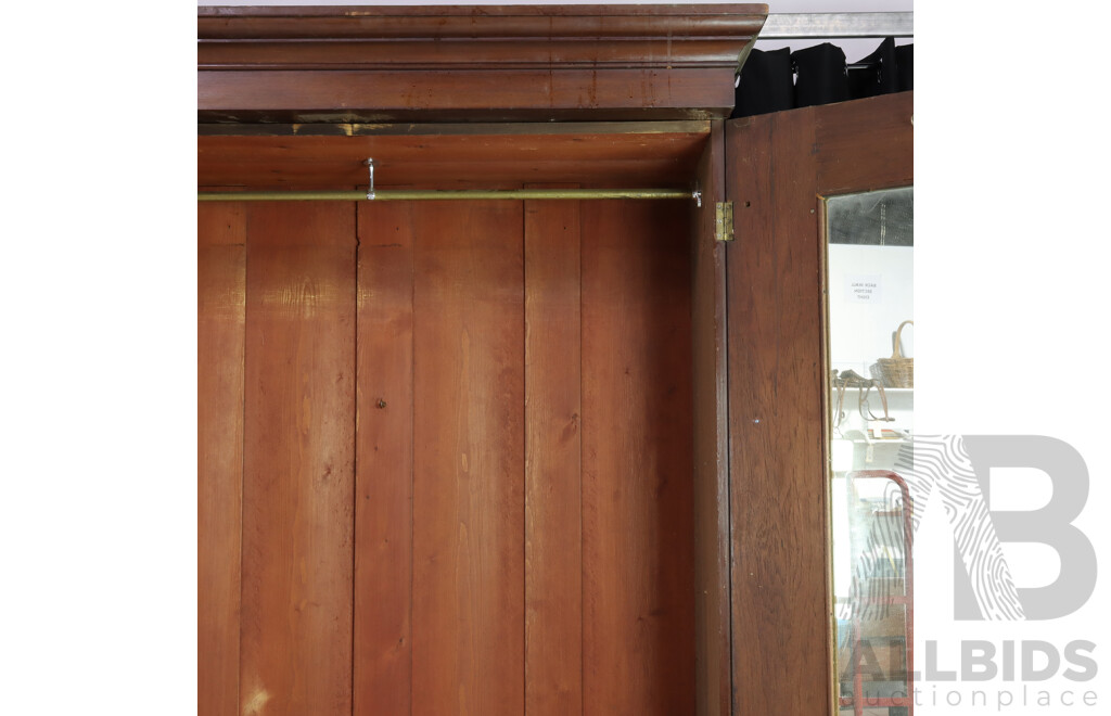 Victorian Cedar Two Door Robe