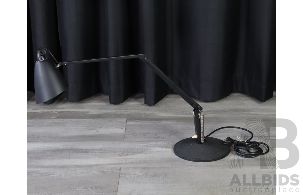 Black Articulated Planet Desk Lamp