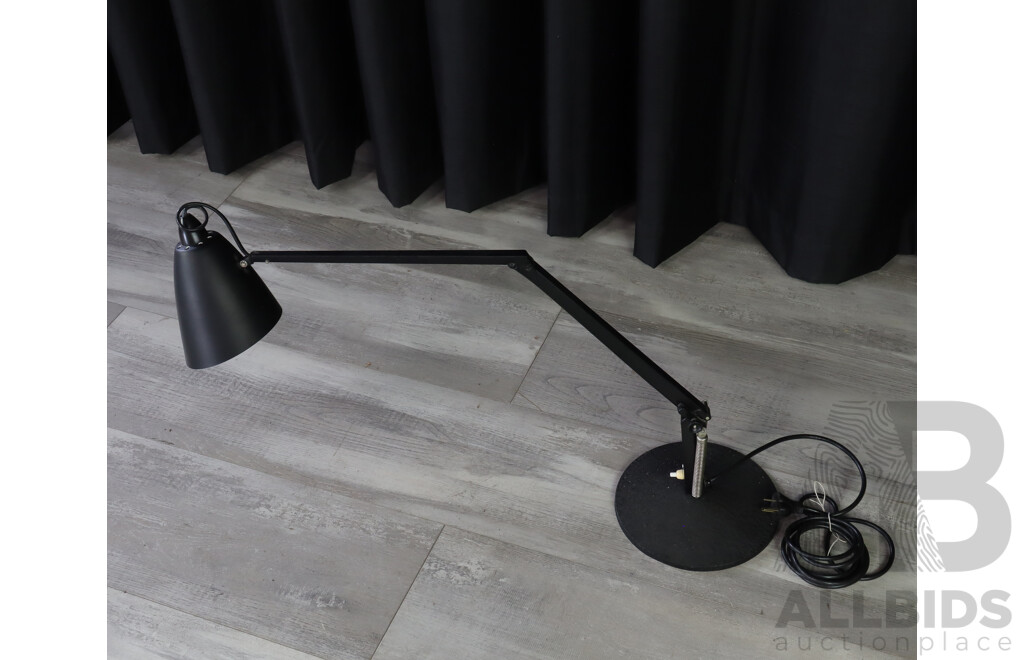 Black Articulated Planet Desk Lamp