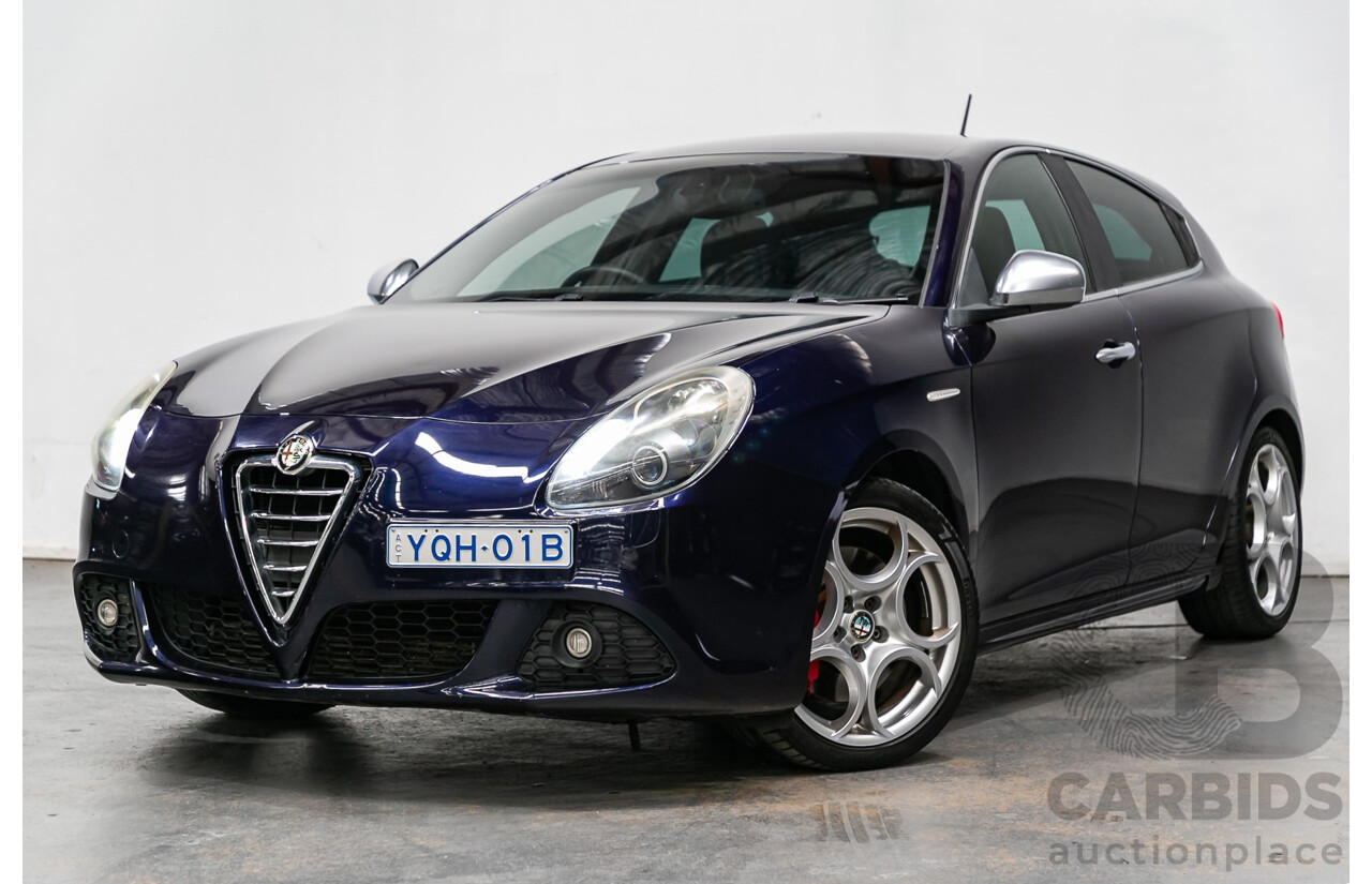 8/2014 Alfa Romeo Giulietta Quad Verde 5d Hatchback Profondo Blue Metallic Turbo 1.7L