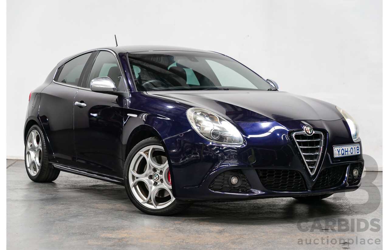 8/2014 Alfa Romeo Giulietta Quad Verde 5d Hatchback Profondo Blue Metallic Turbo 1.7L