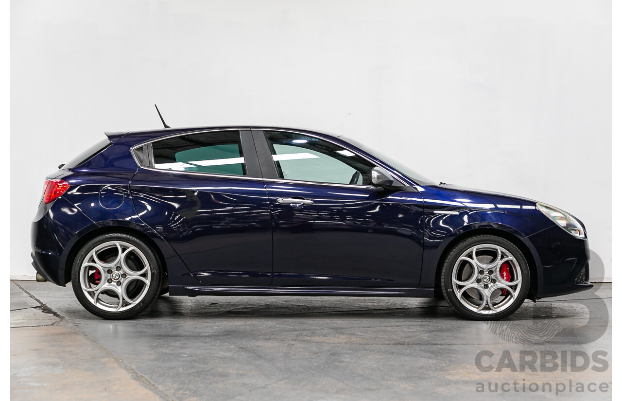 8/2014 Alfa Romeo Giulietta Quad Verde 5d Hatchback Profondo Blue Metallic Turbo 1.7L