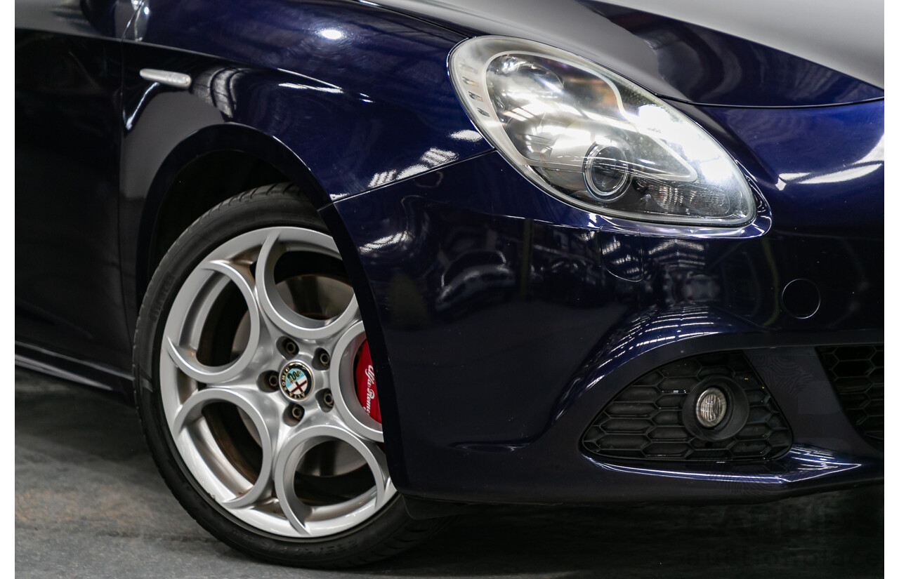 8/2014 Alfa Romeo Giulietta Quad Verde 5d Hatchback Profondo Blue Metallic Turbo 1.7L