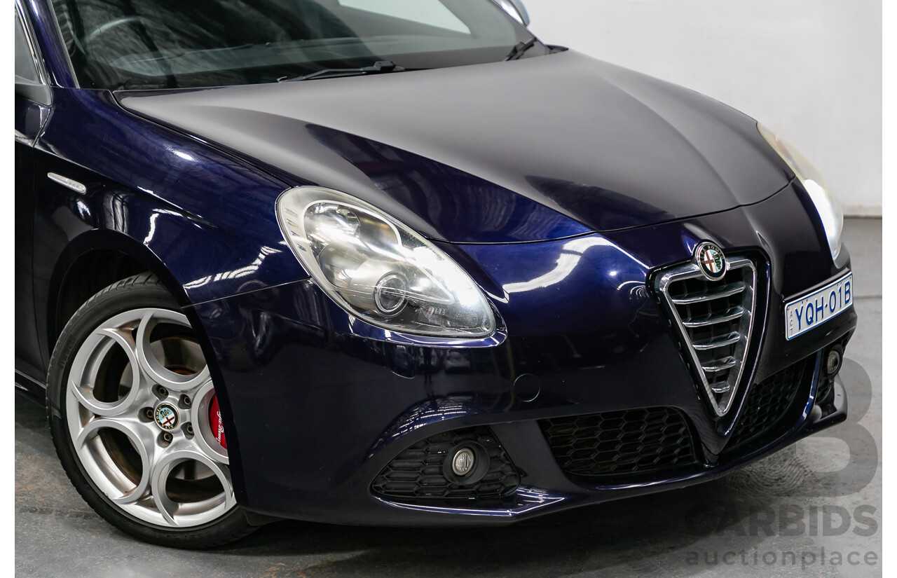 8/2014 Alfa Romeo Giulietta Quad Verde 5d Hatchback Profondo Blue Metallic Turbo 1.7L