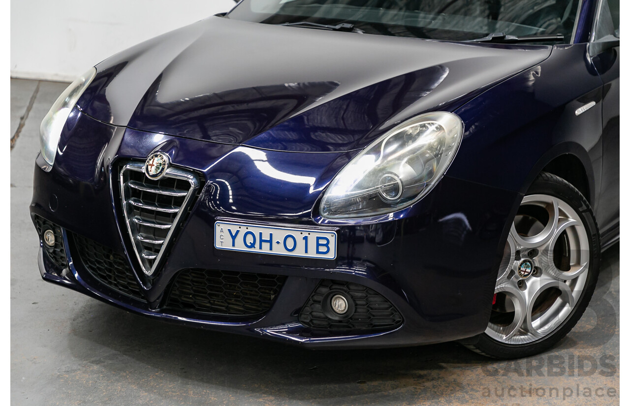 8/2014 Alfa Romeo Giulietta Quad Verde 5d Hatchback Profondo Blue Metallic Turbo 1.7L