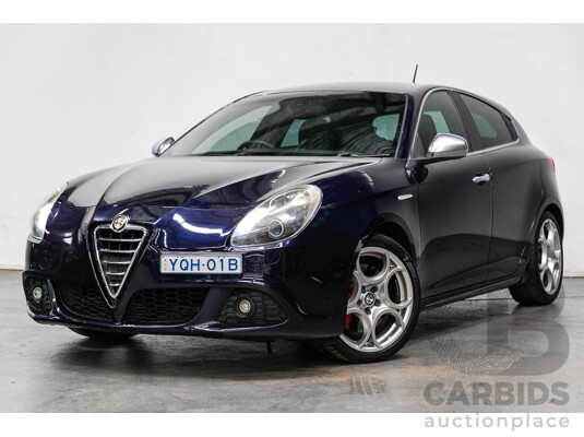 8/2014 Alfa Romeo Giulietta Quad Verde 5d Hatchback Profondo Blue Metallic Turbo 1.7L