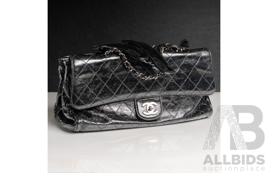 Chanel Ritz 2005 Diamond Quilted Patent Leather Shoulder Bag