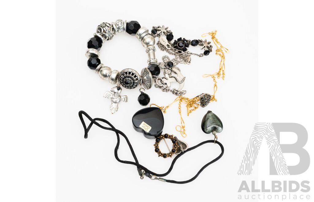 Collection of Jewellery Items Including La Tribu Rigaux Bijoux Silver Tone Beaded Bracelet & Carved Onyx Heart Slider Pendant