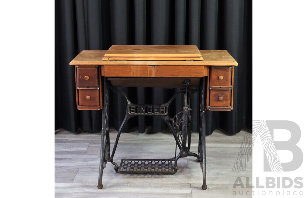 Vintage Singer Sewing Machine in Treadle Base Table