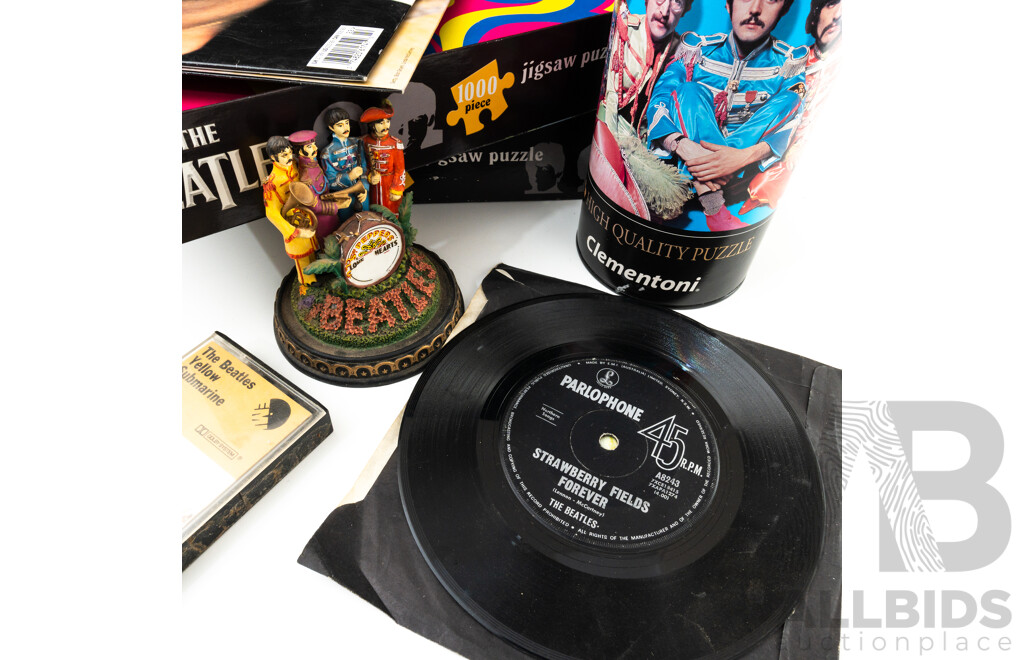 Collection Beatles Memorabilia Including Jigsaw Puzzles, Franklin Mint Limited Edition Sgt Peppers Statue, Seven Inch Vinyl Record Singles Penny Lane and More