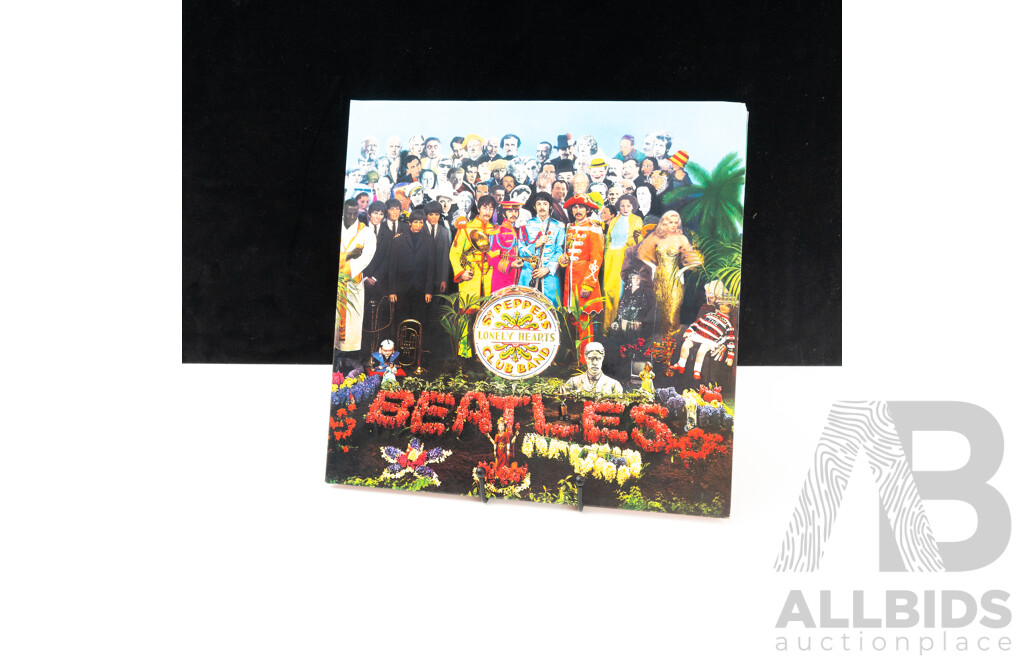 The Beatles, Sgt Peppers Lonely Hearts Club Band, Vinyl LP Record with Inserts in Gatefold Sleeve, Digital Remaster 2009