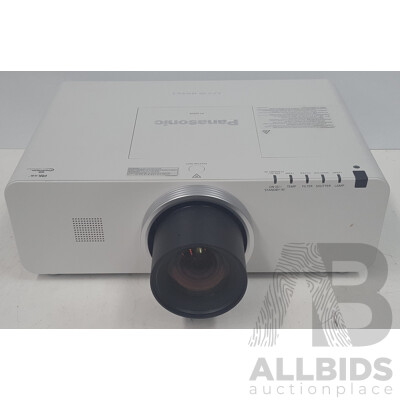 Panasonic (PT-EZ570E) PT-EZ570 WUXGA 3LCD Projector