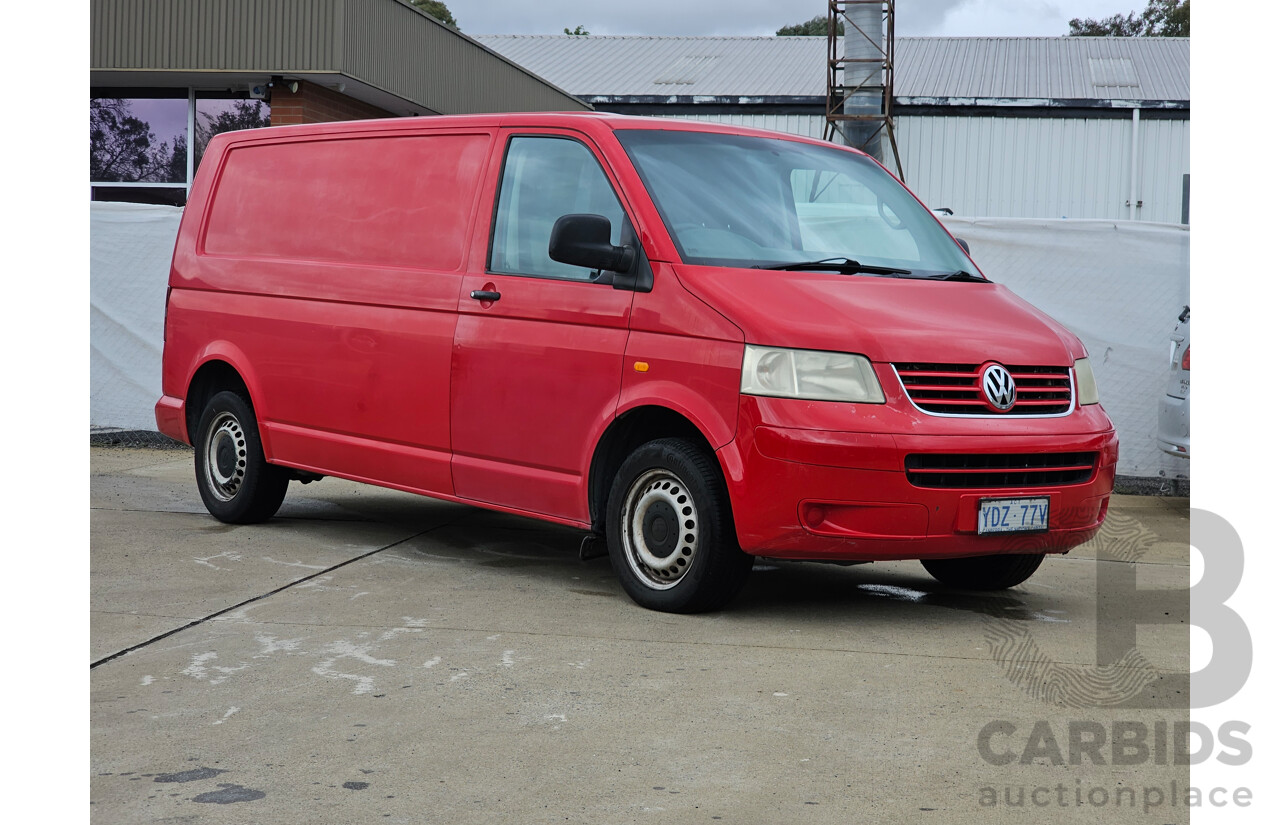 9/2005 Volkswagen Transporter (lwb) T5 Van Red 2.5L