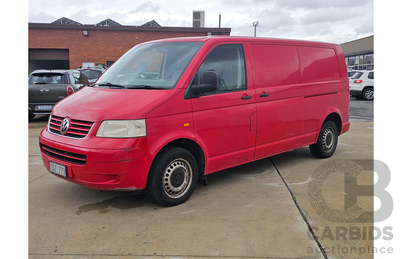 9/2005 Volkswagen Transporter (lwb) T5 Van Red 2.5L