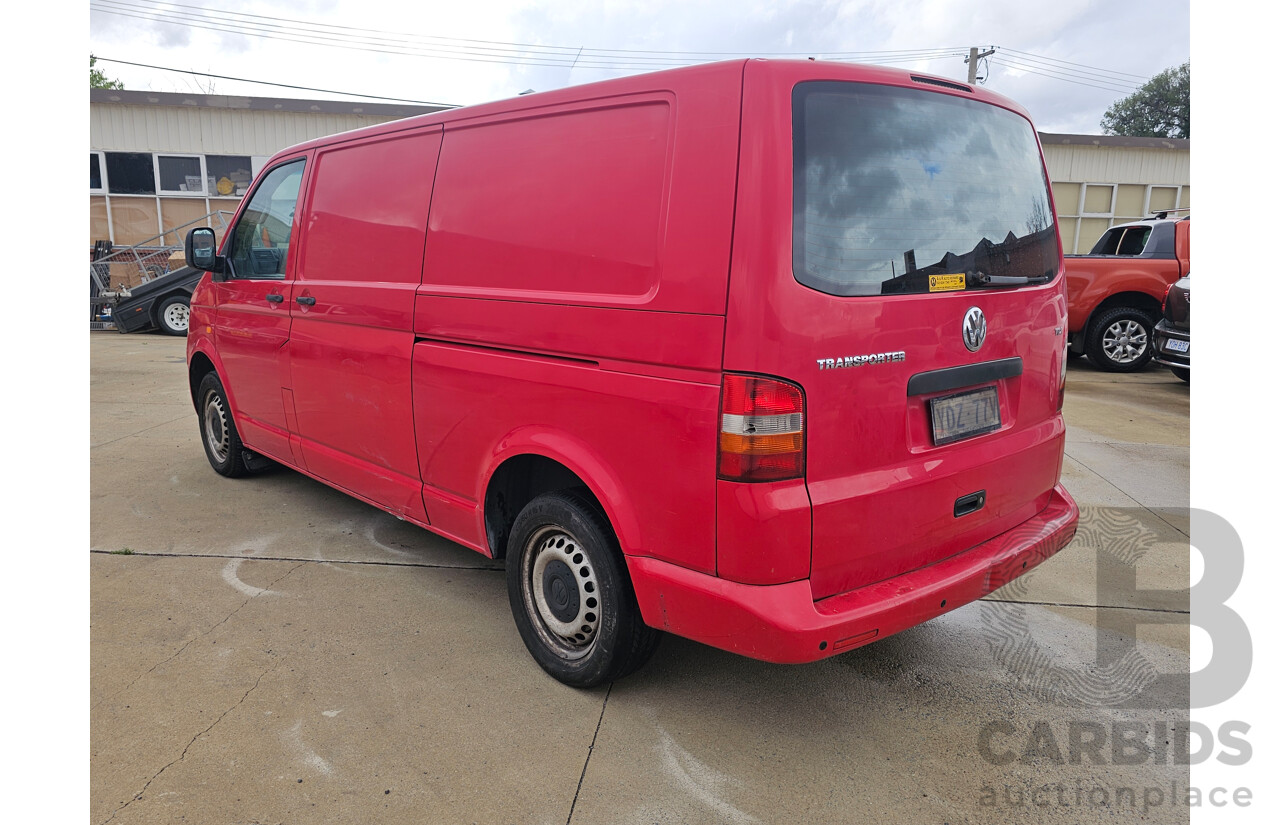 9/2005 Volkswagen Transporter (lwb) T5 Van Red 2.5L