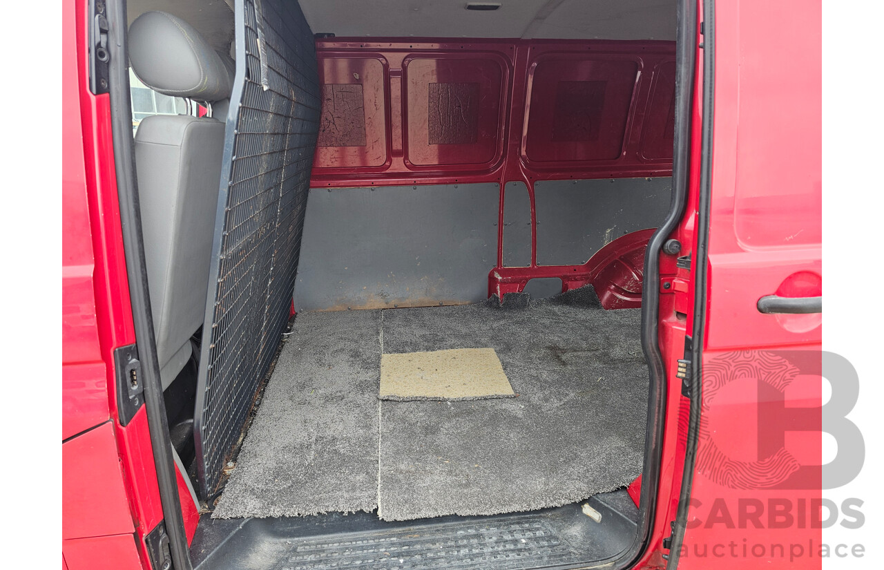 9/2005 Volkswagen Transporter (lwb) T5 Van Red 2.5L