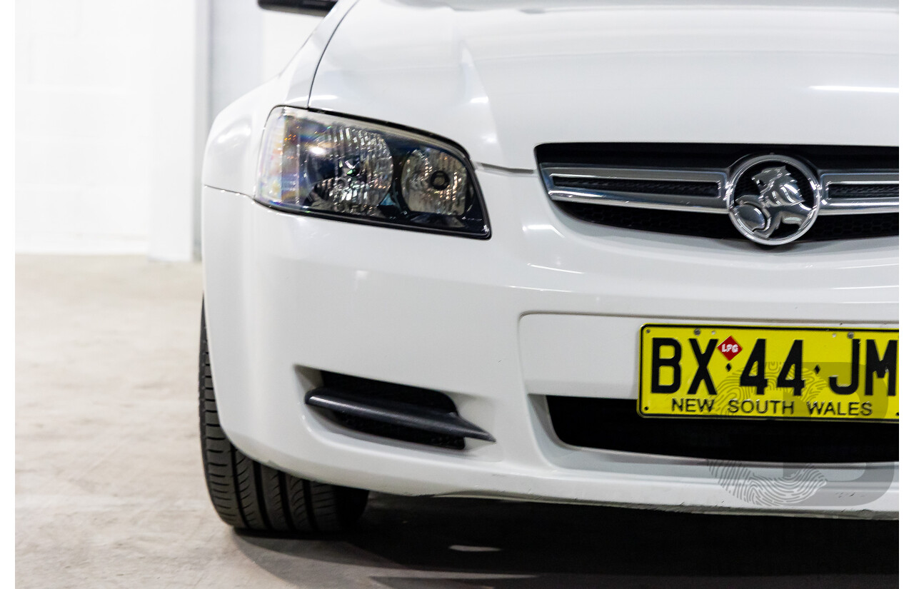 8/2008 Holden Commodore Omega (Dual Fuel) 60th Anniversary VE MY09.5 4d Sedan Heron White V6 3.6L