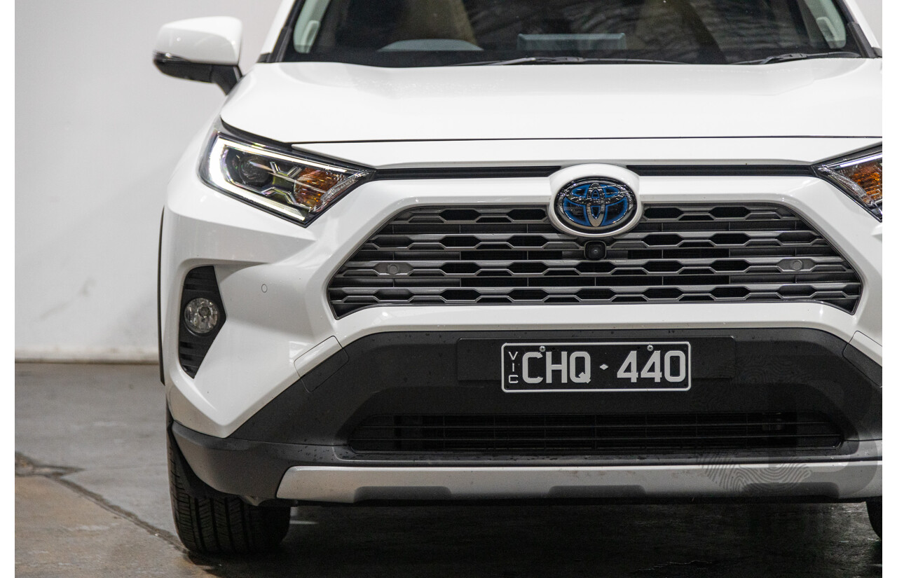 10/2019 Toyota RAV4 Cruiser Hybrid eFour (AWD) AXAH54R White 4d Wagon 2.5L - Hybrid