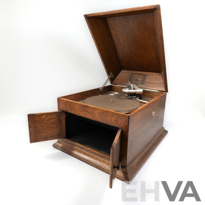 Antique HMV Zonophone Model 5 Gramophone in Oak Case